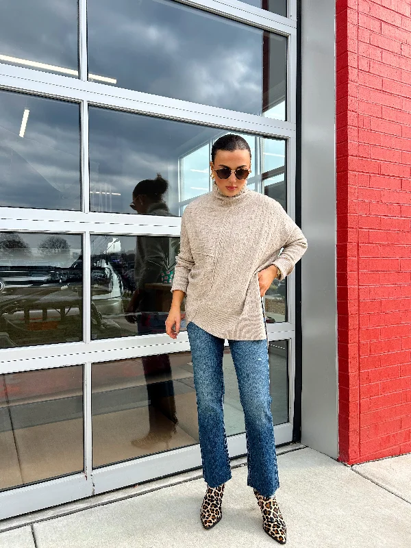Mega Deal AMIA SWEATER