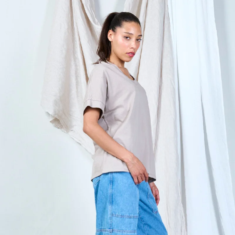 Deal Mania Solid color v-neck t-shirt wholesale