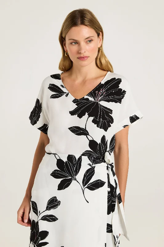 New Deals Midnight Floral Top