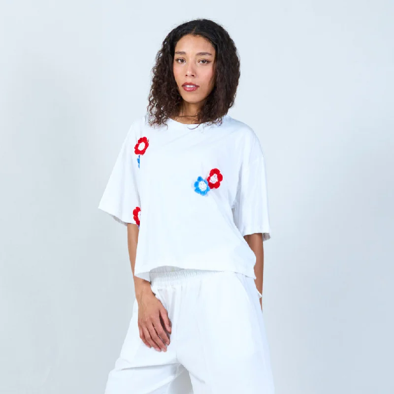 Price Smash White t-shirt with crochet flower accents wholesale