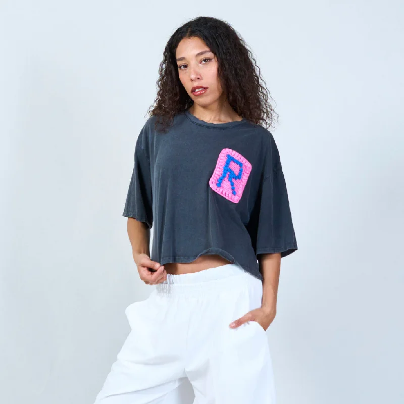 Today’s Deal Casual t-shirt with crochet letter  "R" patch pocket wholesale