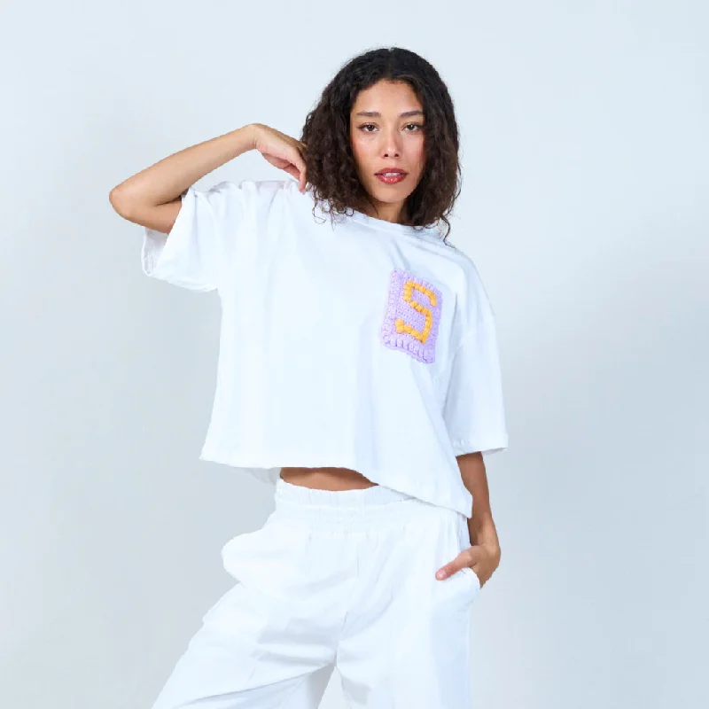 Blowout Deals Casual t-shirt with crochet letter "S" patch pocket wholesale
