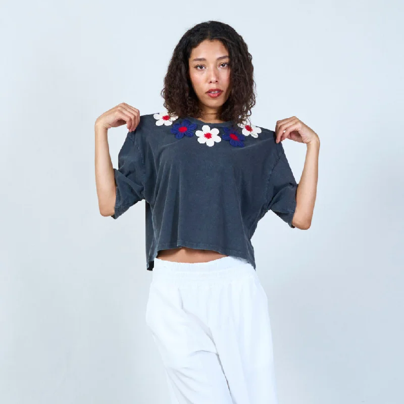 Deal Explosion Black multicolor floral accent t-shirt wholesale